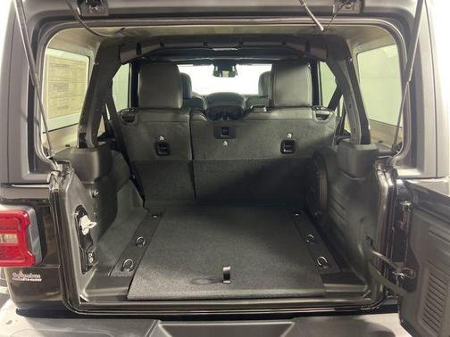 Black Clearcoat 2026 Jeep Wrangler Rubicon