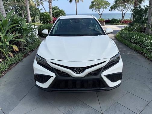 Super White 2021 Toyota Camry SE