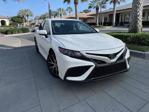 Super White 2021 Toyota Camry SE