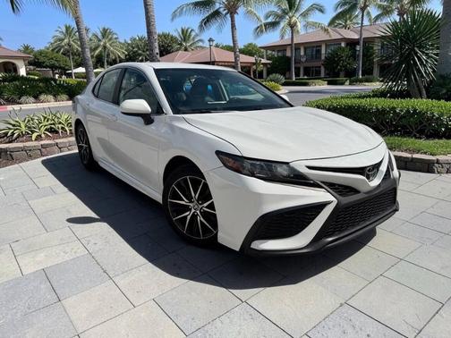 Super White 2021 Toyota Camry SE