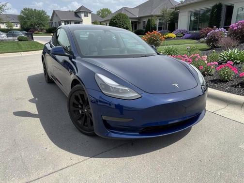 Deep Blue Metallic 2022 Tesla Model 3 Base