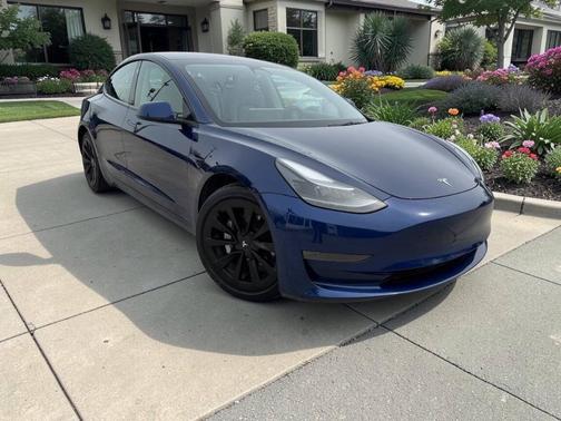 Deep Blue Metallic 2022 Tesla Model 3 Base