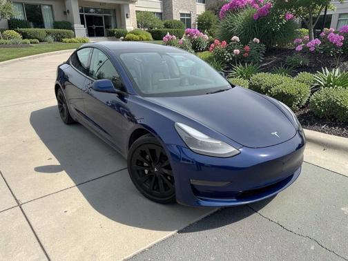 Deep Blue Metallic 2022 Tesla Model 3 Base