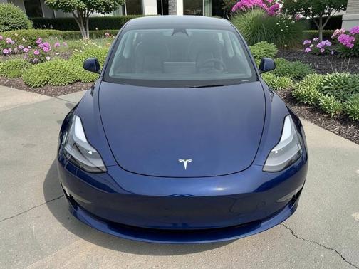 Deep Blue Metallic 2022 Tesla Model 3 Base