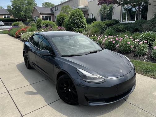 Midnight Silver Metallic 2023 Tesla Model 3 Base