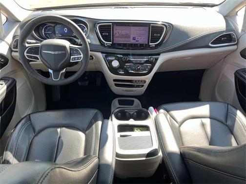 2022 Chrysler Pacifica Hybrid Touring L