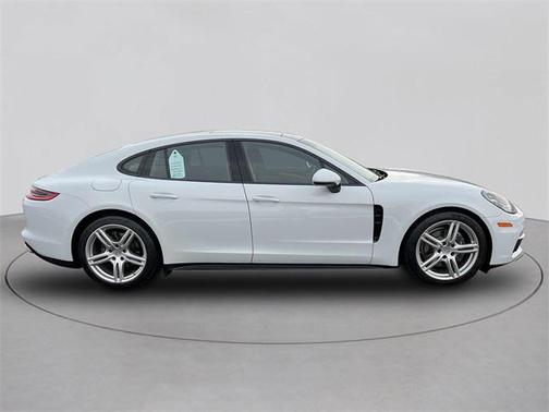 2018 Porsche Panamera 4