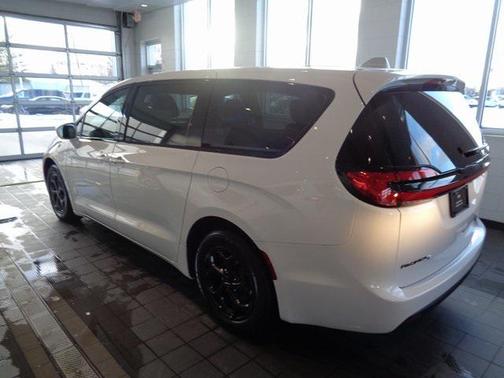 2022 Chrysler Pacifica Hybrid Touring L