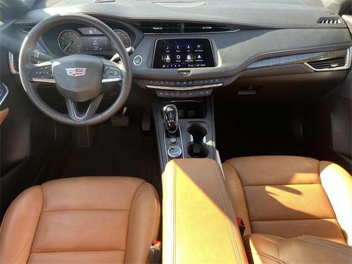2022 Cadillac XT4 Premium Luxury