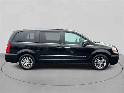 2014 Chrysler Town & Country Touring-L