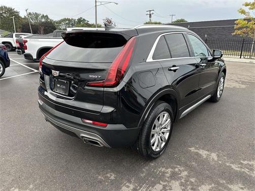 2022 Cadillac XT4 Premium Luxury