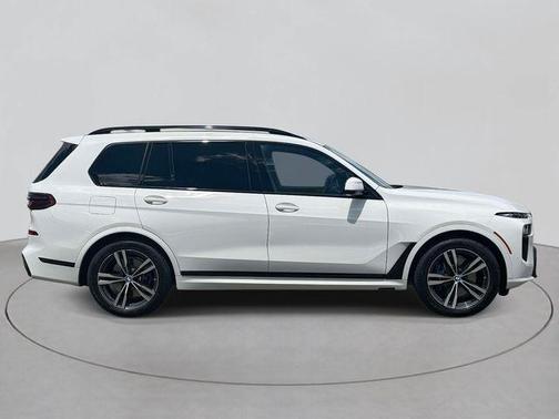 Alpine White 2024 BMW X7 xDrive40i