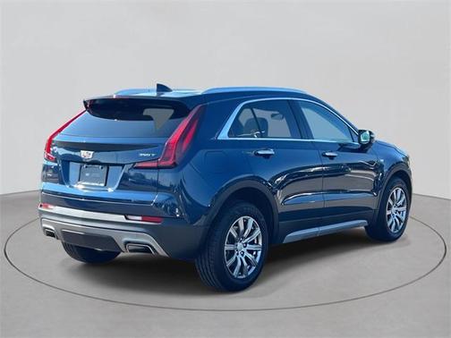 2022 Cadillac XT4 Premium Luxury