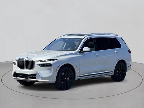 Mineral White Metallic 2024 BMW X7 xDrive40i