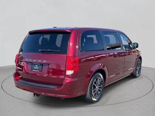 Octane Red Pearlcoat 2017 Dodge Grand Caravan SE
