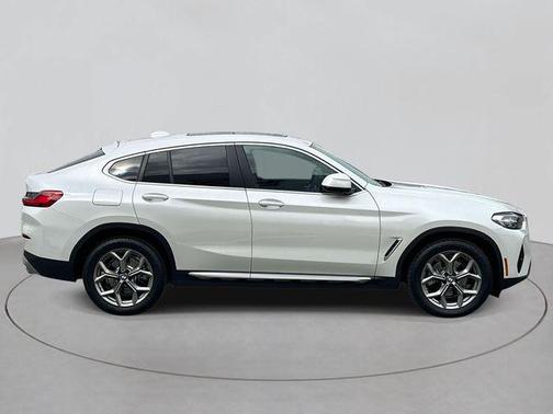 Mineral White Metallic 2023 BMW X4 xDrive30i