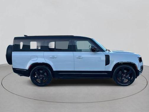 2023 Land Rover Defender 130 X-Dynamic SE