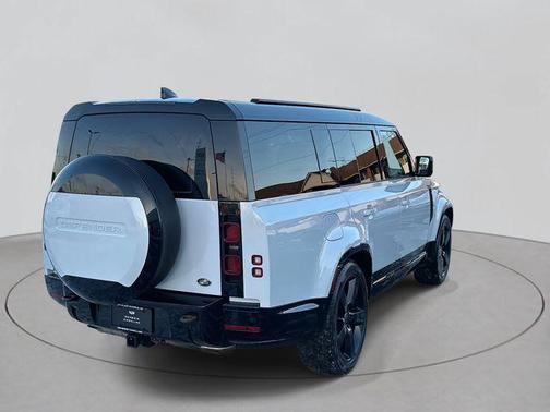 2023 Land Rover Defender 130 X-Dynamic SE