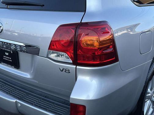 2015 Toyota Land Cruiser Base