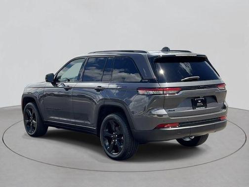 Baltic Gray Metallic Clearcoat 2024 Jeep Grand Cherokee Altitude