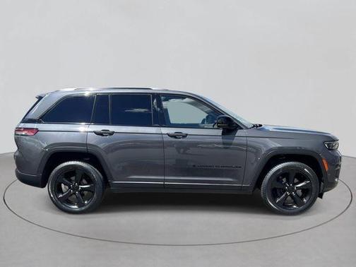 Baltic Gray Metallic Clearcoat 2024 Jeep Grand Cherokee Altitude