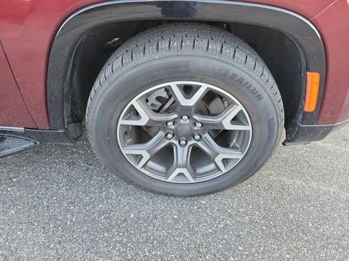 Velvet Red Pearlcoat 2023 Jeep Wagoneer L Series III 4x4