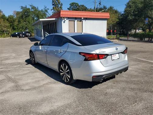 2021 Nissan Altima SR FWD