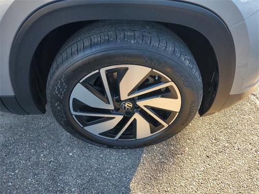 2024 Volkswagen Atlas 2.0T SE w/Technology 4MOTION