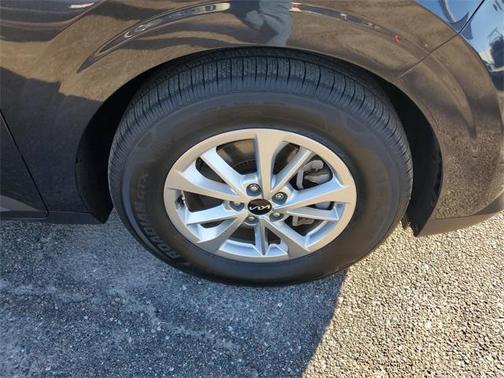 2023 Kia Carnival LX