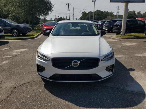 2024 Volvo S60 B5 Core Dark Theme