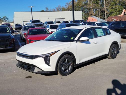 2026 Kia K4 LXS