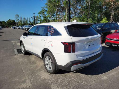 Glacial White Pearl 2026 Kia Sorento LX