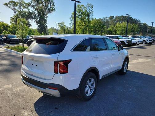 Glacial White Pearl 2026 Kia Sorento LX