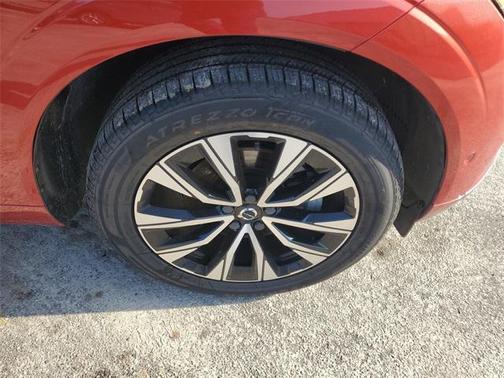 2023 Volvo XC60 B5 Plus Bright Theme