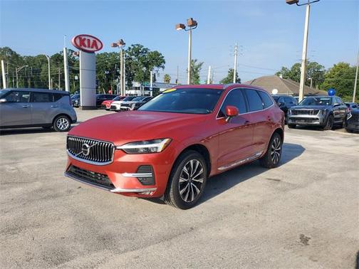 2023 Volvo XC60 B5 Plus Bright Theme