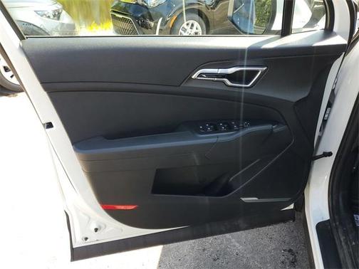 2025 Kia Sportage Hybrid LX