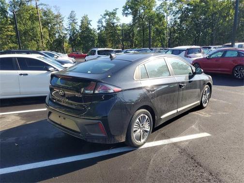 2022 Hyundai IONIQ Plug-In Hybrid SE