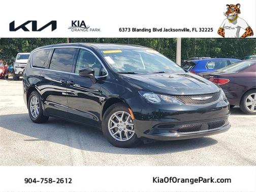 2022 Chrysler Voyager LX