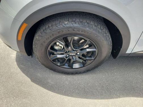 Wolf Gray/Ebony Black Roof 2024 Kia Sportage S