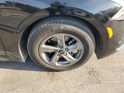 2023 Kia K5 LXS