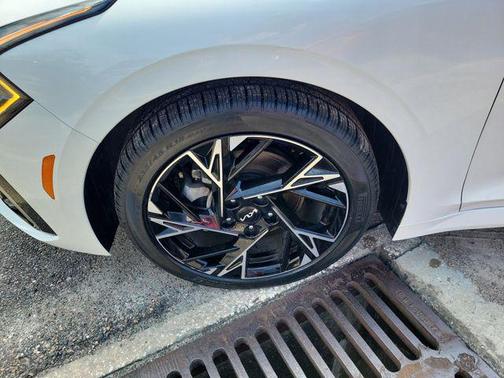 Snow White Pearl 2025 Kia K5 GT-Line