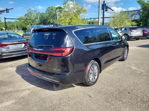Brilliant Black Crystal Pearlcoat 2023 Chrysler Pacifica Hybrid Touring L