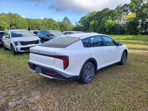 Snow White Pearl 2026 Kia K4 LX