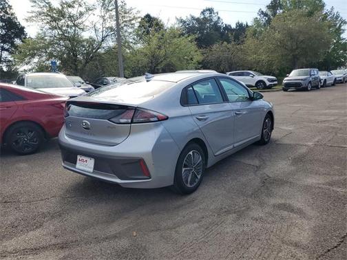 2022 Hyundai IONIQ Plug-In Hybrid SE