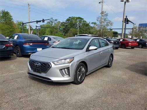 2022 Hyundai IONIQ Plug-In Hybrid SE
