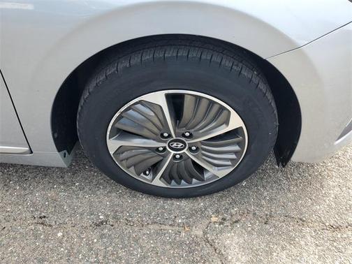 2022 Hyundai IONIQ Plug-In Hybrid SE