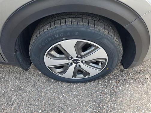 2022 Kia Niro LX