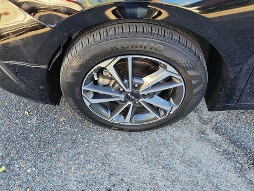 Aurora Black 2024 Kia Forte LXS