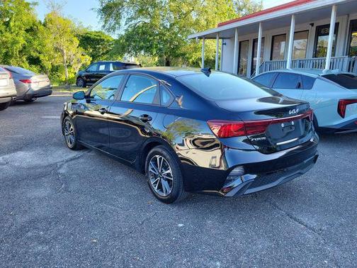 Aurora Black 2024 Kia Forte LXS