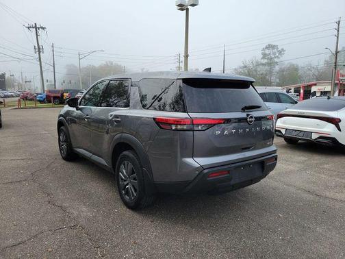 2024 Nissan Pathfinder S 4WD